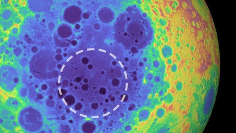 Под лунным кратером находится гигантский объект