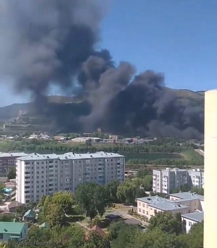 Масштабное возгорание происходит на улице Промышленной в Кисловодске