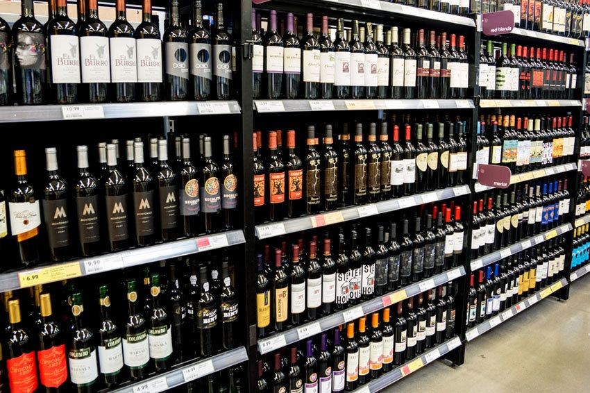 Вступил в силу запрет на продажу алкоголя в жилых домах в России